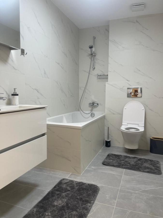Apartament C-entral With Private Parking Bucureşti