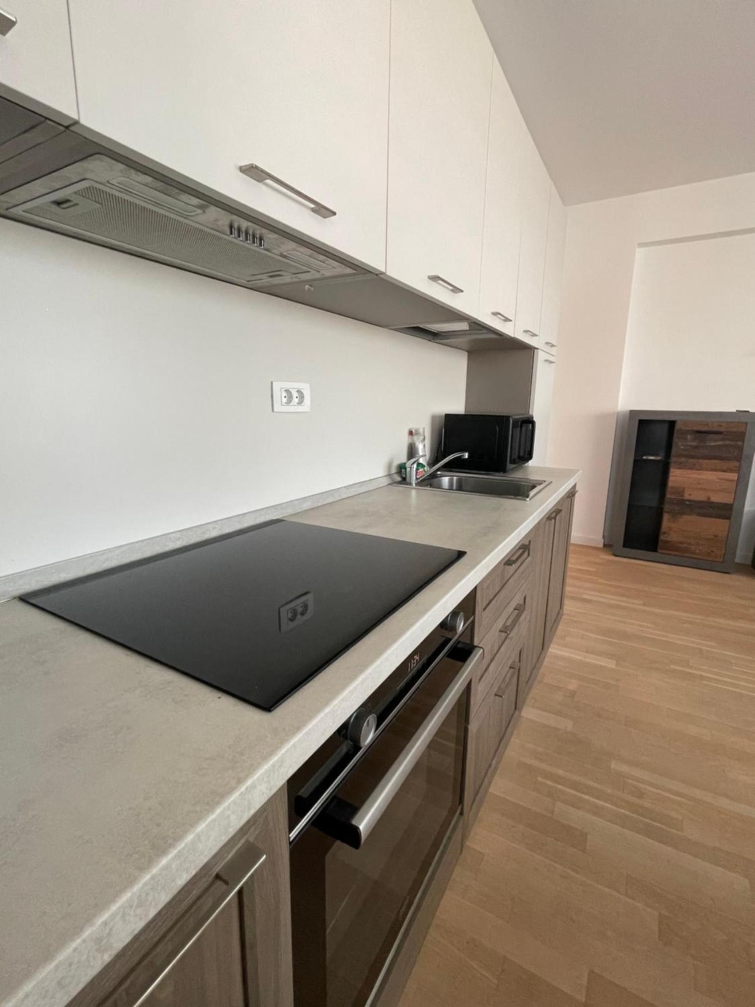 Apartament C-entral With Private Parking *